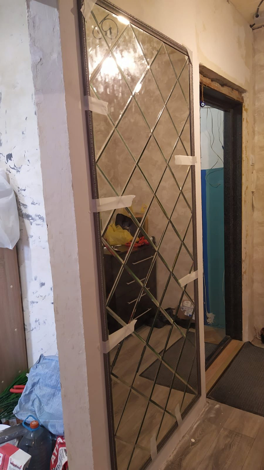 Зеркальное панно в прихожей