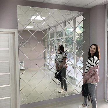 Зеркальное панно для салона красоты в Геленджике